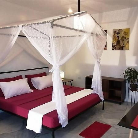 Lonos Circle Private Garden Bed & Breakfast Romblon Bagian luar foto