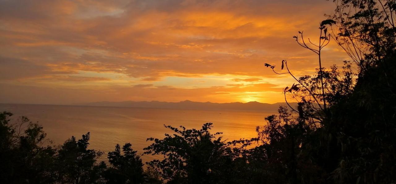 Lonos Circle Private Garden Bed & Breakfast Romblon Bagian luar foto