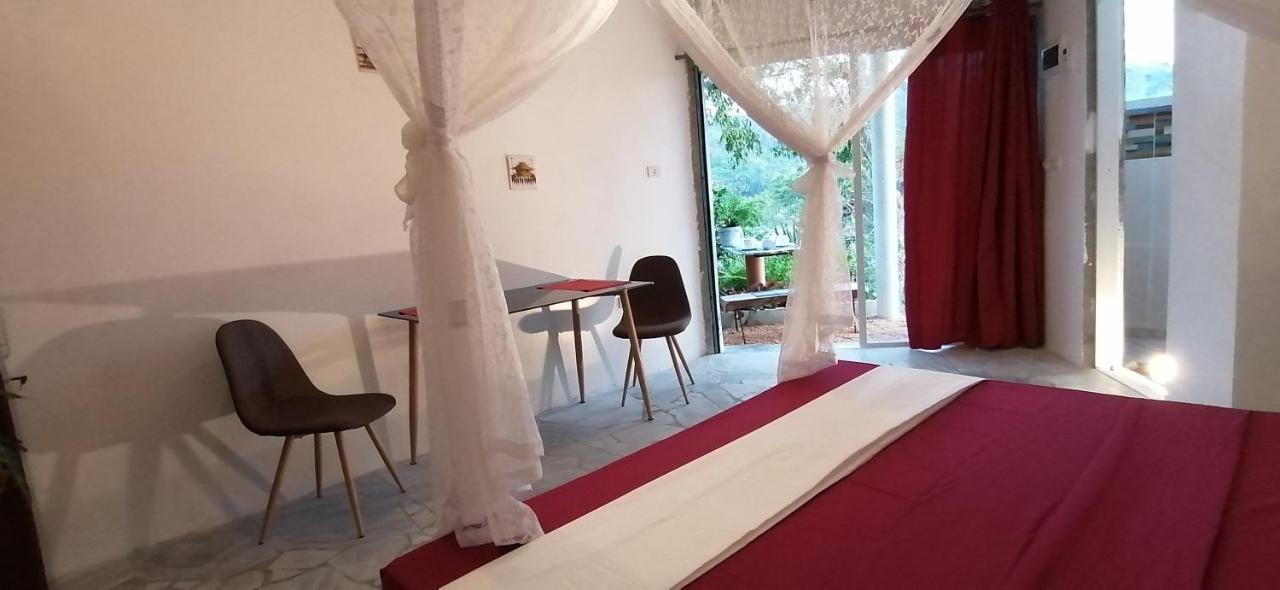 Lonos Circle Private Garden Bed & Breakfast Romblon Bagian luar foto