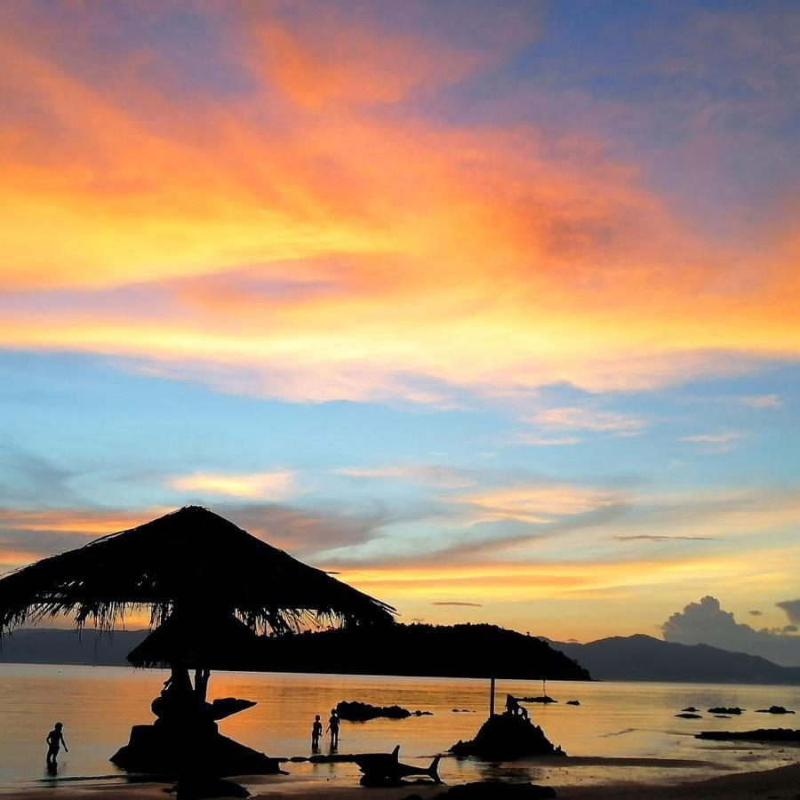 Lonos Circle Private Garden Bed & Breakfast Romblon Bagian luar foto
